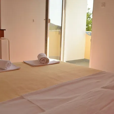 Galeb Pag - Maison d'hôtes Pag Town