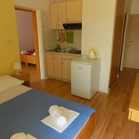 Konukevi Galeb Pag - 3*